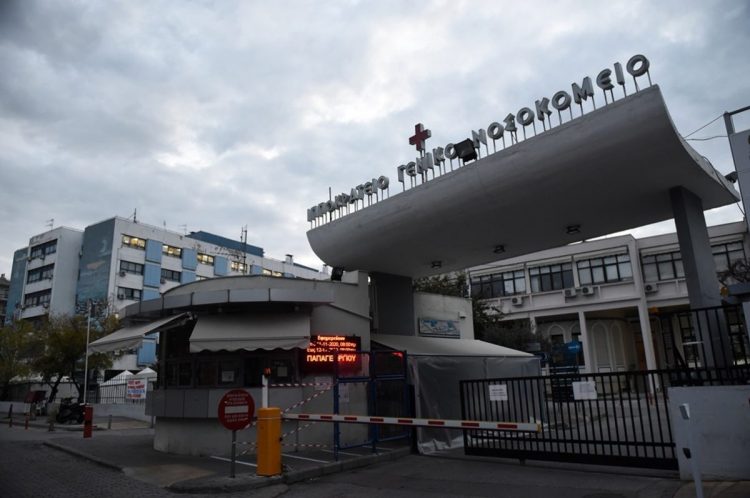 Θεσσαλονίκη: Χειροπέδες σε 39χρονη που έβρισε και απείλησε γιατρό σε νοσοκομείο