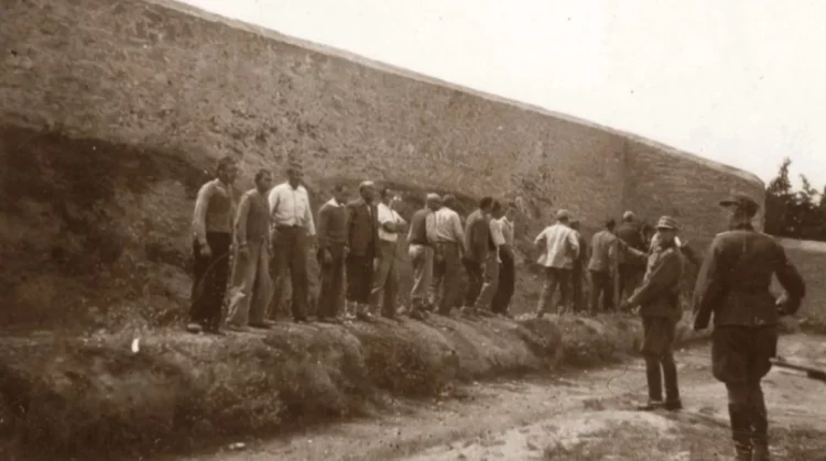 Σε δημοπρασία φωτογραφίες από την εκτέλεση των 200 κομμουνιστών στην Καισαριανή – Η ανακοίνωση του ΚΚΕ