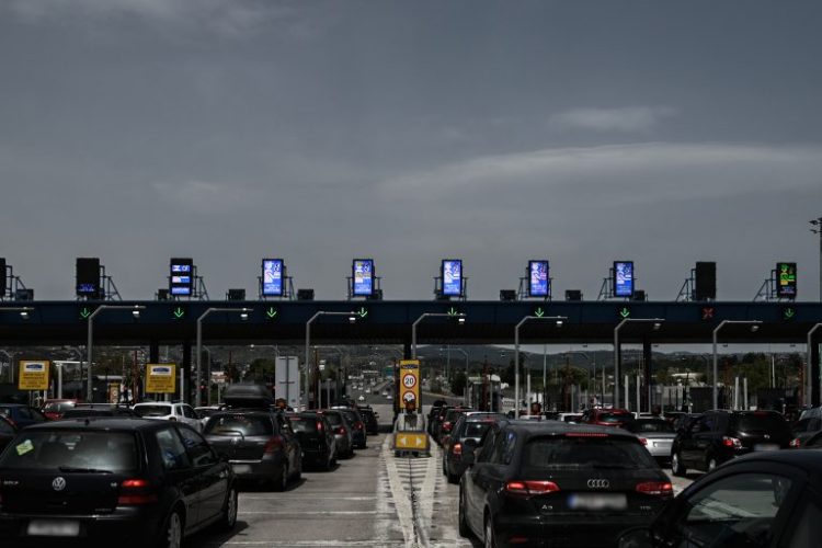 Καθαρά Δευτέρα: Σε εξέλιξη η έξοδος των εκδρομέων – Αυξημένη κίνηση στα λιμάνια