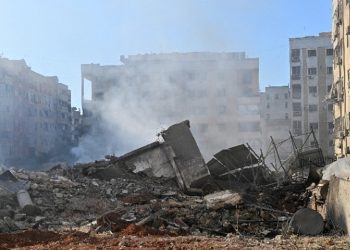 Ο ισραηλινός στρατός λέει ότι έπληξε οκτώ βάσεις της Χεζμπολάχ