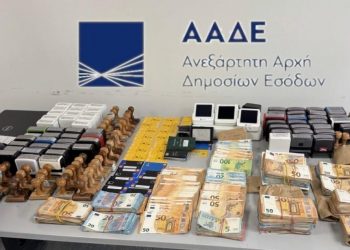ΑΑΔΕ: Εξαρθρώθηκε κύκλωμα εκατοντάδων αχυρανθρώπων με 380 επιχειρήσεις και χρέη 43 εκατ. ευρώ