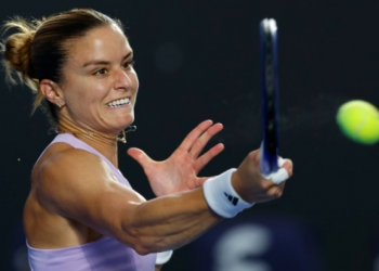 Τένις: Θρίαμβος Σάκκαρη, νίκησε με ανατροπή τη Σβιάτεκ και προκρίθηκε στα ημιτελικά