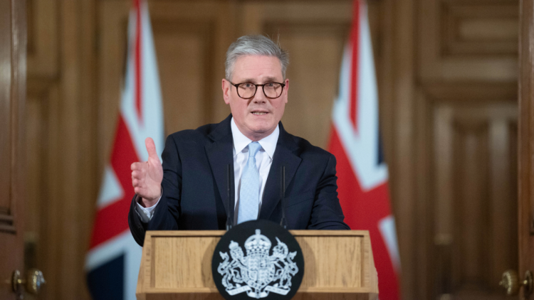 Βρετανία: Ο πρωθυπουργός Στάρμερ ζητάει συγγνώμη από τα θύματα του Έπστιν επειδή είχε διορίσει τον Μάντελσον