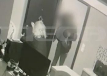 Κυψέλη: Βίντεο-ντοκουμέντο από την εισβολή του 64χρονου στο σπίτι της 25χρονης ΑμεΑ – Ξυλοκόπησε άγρια τη μητέρα της