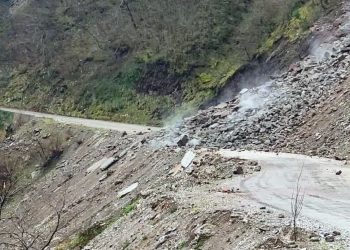 Καρδίτσα: Κατολίσθηση έκλεισε τον κεντρικό δρόμο προς το Ανθηρό του Δήμου Αργιθέας