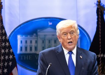 Τραμπ: «Οι τιμές πετρελαίου θα πέσουν σαν βράχος»