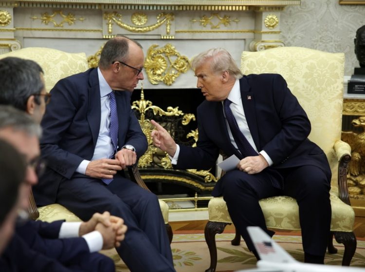 Τραμπ: Τέλος στο εμπόριο με Ισπανία – Ο Στάρμερ δεν είναι Τσώρτσιλ