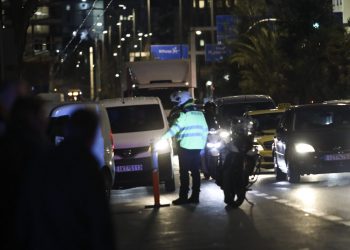 Αποκαταστάθηκε η κυκλοφορία στη λωφόρο Αλεξάνδρας, μετά την ελεγχόμενη έκρηξη έξω από τη ΓΑΔΑ