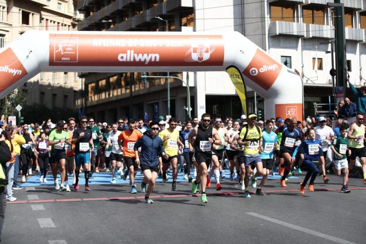 Αποκαταστάθηκε η κίνηση των οχημάτων στο κέντρο της Αθήνας μετά τον ημιμαραθώνιο – Κλειστή η Βασιλίσσης Αμαλίας