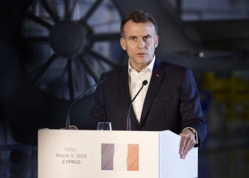 Η ανάρτηση του Μακρόν στα ελληνικά