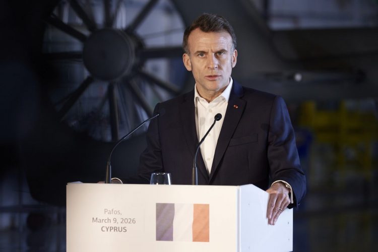 Η ανάρτηση του Μακρόν στα ελληνικά