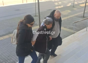 Θεσσαλονίκη: Υπό κράτηση η 77χρονη που συνελήφθη μετά τον θάνατο του 82χρονου συζύγου της – Κατηγορείται για παράλειψη προσφοράς βοήθειας ρι