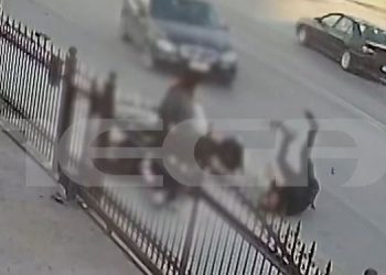 Ημαθία: Μηχανή πέφτει πάνω σε πεζή, αφού είχε προηγηθεί τροχαίο με αυτοκίνητο