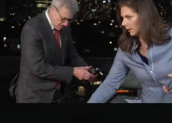 Σειρήνες διέκοψαν ζωντανή μετάδοση του CNN στο Τελ Αβίβ, δημοσιογράφος κατέβηκε στο καταφύγιο