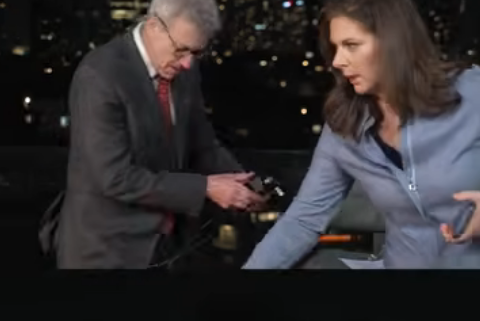 Σειρήνες διέκοψαν ζωντανή μετάδοση του CNN στο Τελ Αβίβ, δημοσιογράφος κατέβηκε στο καταφύγιο