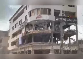 ΒΙΝΤΕΟ: ﻿Πύραυλος χτυπά το Al Araby TV στην Τεχεράνη και διακόπτει ζωντανή μετάδοση – Τραυματίες και ζημιές