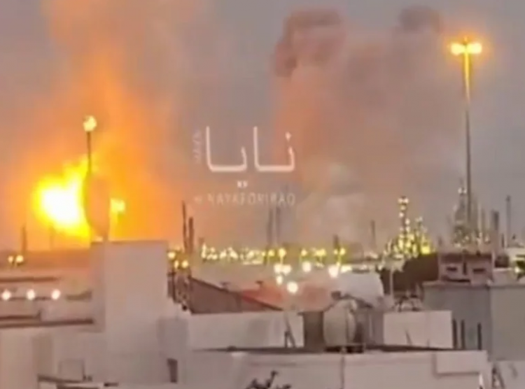 Το Ιράν έπληξε ενεργειακές εγκαταστάσεις στο Μπαχρέιν – Τα ΗΑΕ επιβεβαίωσαν πυραυλική απειλή