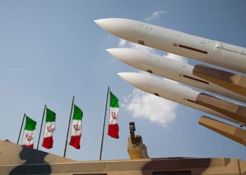 Ιράν: Ο στρατός απειλεί να πλήξει λιμάνια στη Μέση Ανατολή αν χτυπηθούν οι λιμενικές εγκαταστάσεις της χώρας