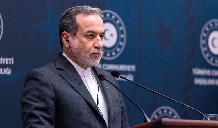 ΗΠΑ και Ιράν απορρίπτουν την πιθανότητα εκεχειρίας – «Συνεχίζουμε ακάθεκτοι» λέει Αμερικανός αξιωματούχος – Ο Αραγτσί καλεί τις χώρες της Μ. Ανατολής να «εκδιώξουν» τον αμερικανικό στρατό