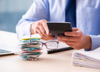 Κατώτατος μισθός: Δεύτερες σκέψεις για το ύψος της αύξησης – Τι εξετάζεται