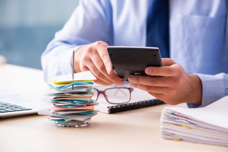 Κατώτατος μισθός: Δεύτερες σκέψεις για το ύψος της αύξησης – Τι εξετάζεται