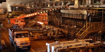 Ιράν: Δύο μεγάλες χαλυβουργίες στόχος σφοδρών βομβαρδισμών