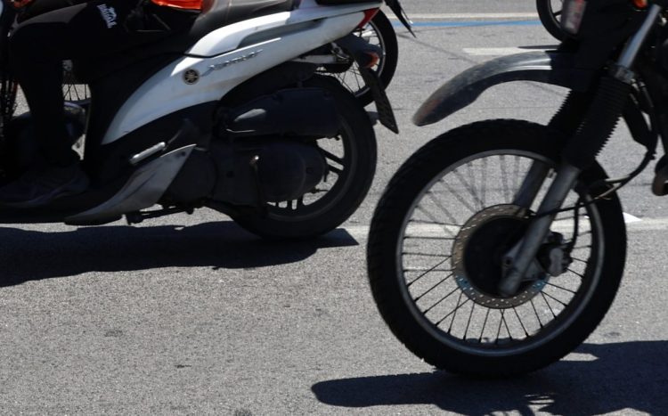 Σύλληψη δύο ανηλίκων στο Γαλάτσι για κλεμμένο δίκυκλο