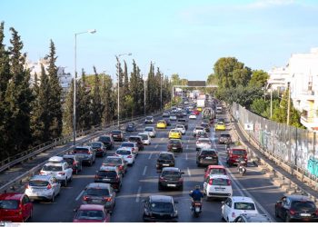 Φωτιά σε φορτηγό στη λεωφόρο Κηφισού – Καθυστερήσεις στο ύψος της Αχαρνών