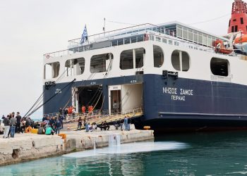 Αποκλεισμένο το λιμάνι της Μυτιλήνης από κτηνοτρόφους – Εκτός πλοίου 700 επιβάτες