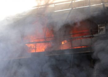 Φωτιά σε κατάστημα με ανταλλακτικά στο Ίλιον