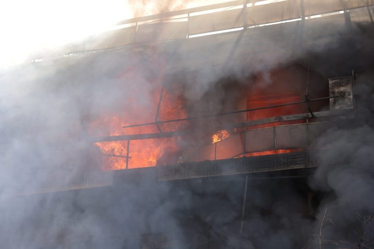 Φωτιά σε κατάστημα με ανταλλακτικά στο Ίλιον