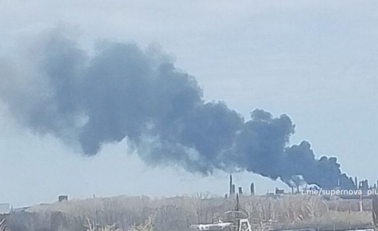 Η Ουκρανία δηλώνει ότι έπληξε ρωσικό πετροχημικό εργοστάσιο