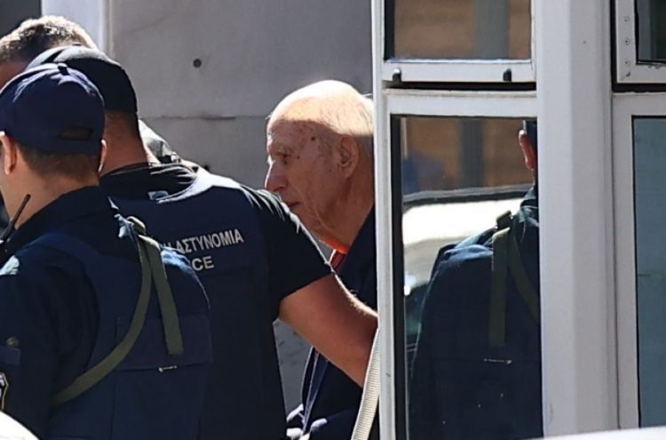 Προφυλακίστηκε ο 89χρονος για τους πυροβολισμούς σε ΕΦΚΑ και Πρωτοδικείο