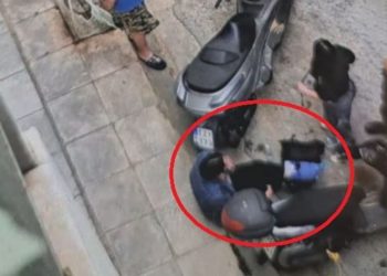 Ένταλμα σύλληψης για τον 59χρονο που ξυλοκόπησε 23χρονη για μια θέση πάρκινγκ στο Παγκράτι