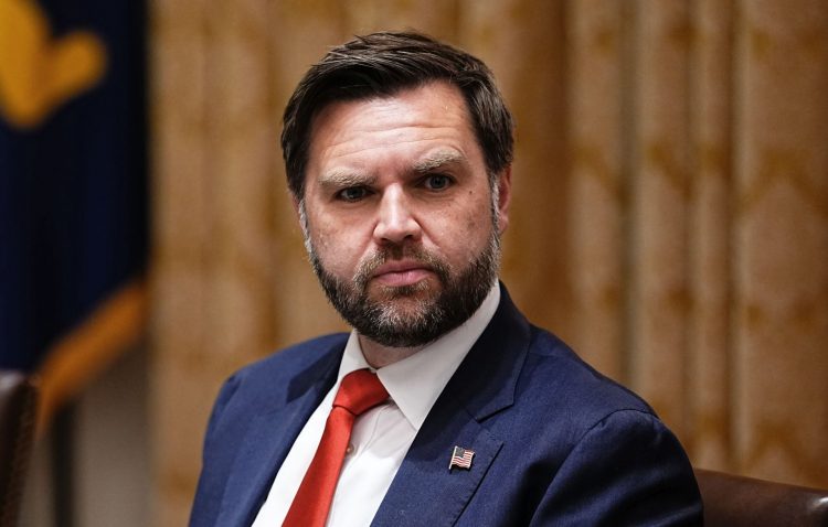 Καθ’ οδόν για Ισλαμαμπάντ ο Βανς – «Πρόθυμοι να διαπραγματευτούμε αλλά δεν θα δεχτούμε παιχνίδια από το Ιράν»