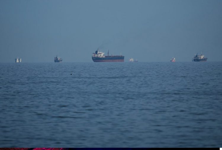 Αποκλεισμένα τα Στενά του Ορμούζ, παραμένουν οι διαφορές στις συνομιλίες ΗΠΑ-Ιράν