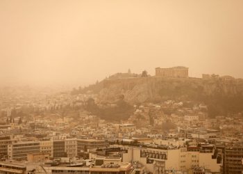Σε εξέλιξη το επεισόδιο μεταφοράς σκόνης στη χώρα – Από Σάββατο βράδυ η σταδιακή ύφεση του