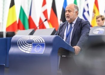 Δημ. Τσιόδρας προς την Κομισιόν: Μέτρα για να σταματήσουν οι ψευδείς εκπτώσεις και οι κρυφές χρεώσεις από πλατφόρμες